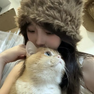 落在她身边